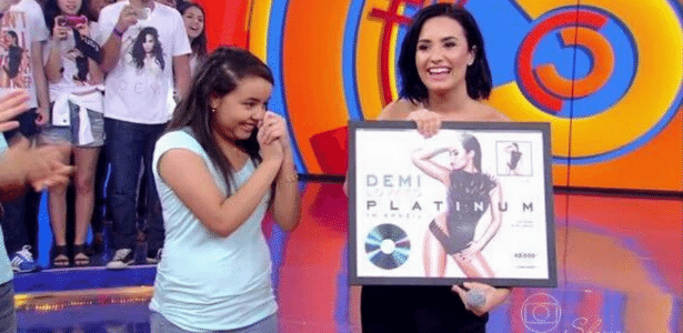 Na TV, Demi Lovato recebe disco de platina e elogia "Lovactis" brasileiros - Reprodução/TV Globo
