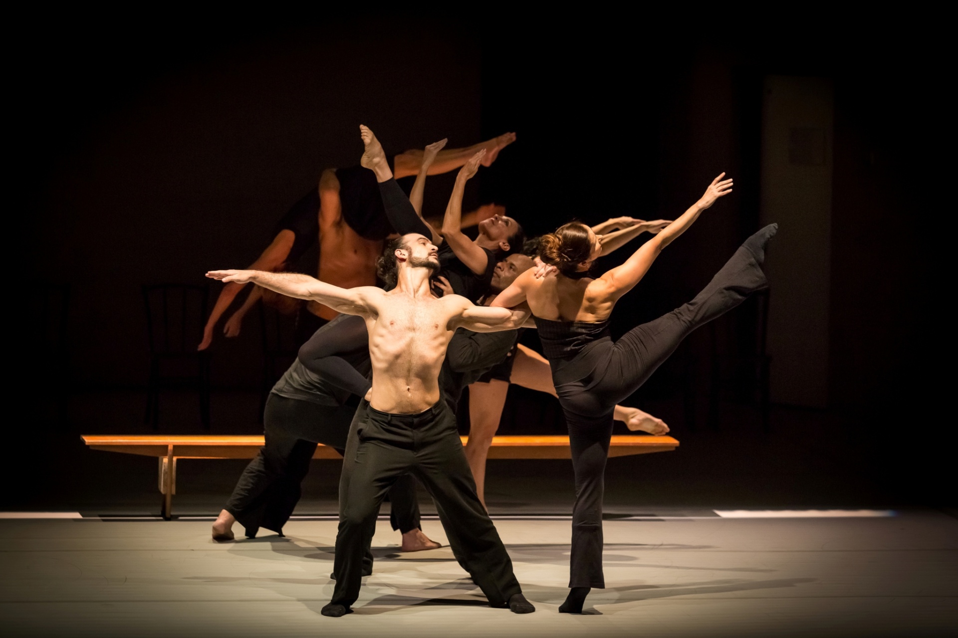Espetáculo de dança "Sala de Ensaio" que chega dia 15 de abril ao Auditório Masp - Renan Livi - Produtora BolhaSet