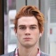 K.J. Apa é um dos protagonistas da série "Riverdale" (2016) - Reprodução