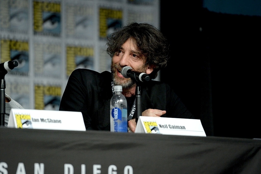 22.jul.2016 - Lançando o romance "American Gods", que inspirou a série homônima, o britânico Neil Gaiman é um dos destaques da edição 2016 da Comic-Con - Michael Kovac/Getty Images