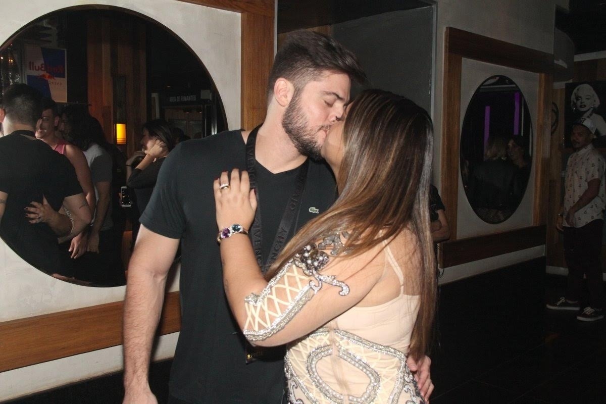 8.ago.2016 - Na noite desta segunda-feira, Preta Gil comemorou seu aniversário de 42 anos ao lado do marido, Rodrigo Godoy. A celebração, que aconteceu nem uma boate de Copacabana, zona sul do Rio. também marcou o retorno da famosa "Noite Preta", evento tradicional da carreira da cantora - Thyago Andrade /BrazilNews