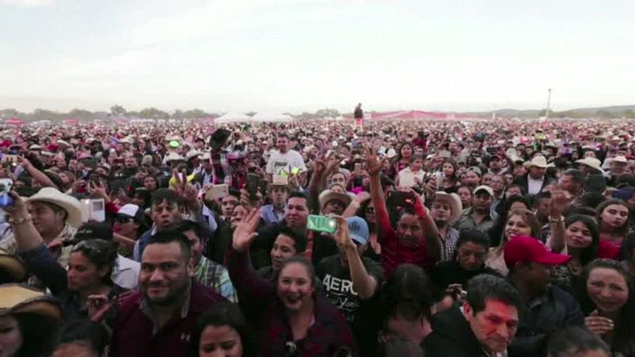 Festa de 15 anos de Rubi Ibarra, em um vilarejo no México - BBC