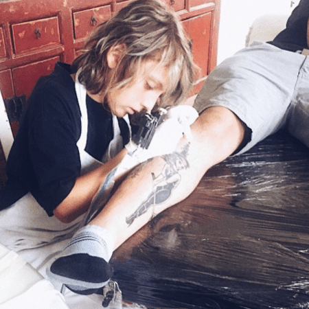 Ezra Dormon, o garoto de 12 anos que virou tatuador - Reprodução/Instagram