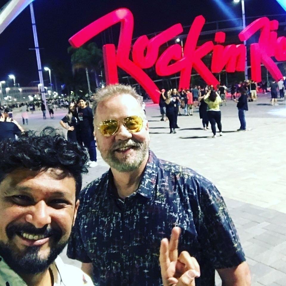 Luiz Fernando Guimarães chegou ao festival acompanhado de um amigo: "Demorou, mas chegou", escreveu ele - Reprodução/Instagram luizguimaraesoficial