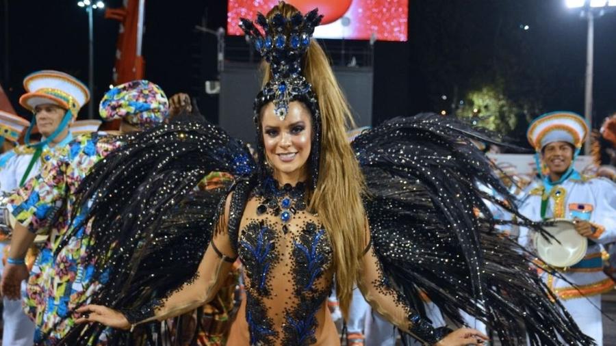 Denise Dias estreia como rainha de bateria da Inocentes de Belford Roxo, no Rio - Rodrigo Mesquita/Divulgação