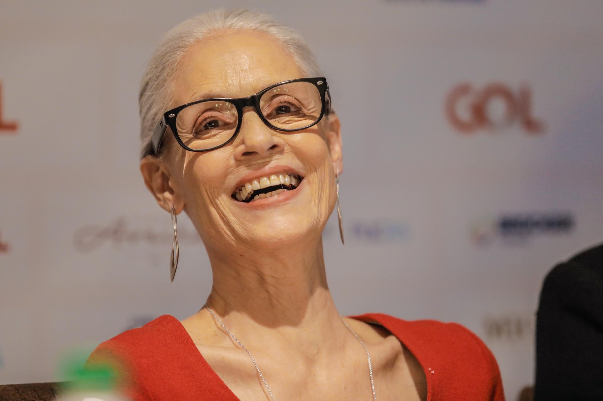 Sônia Braga vê sociedade carente de empatia na pandemia: 'O mundo está louco'