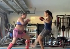 Amanda Nunes mostra treino com a mulher, grávida e batendo pesado - Reprodução/Instagram