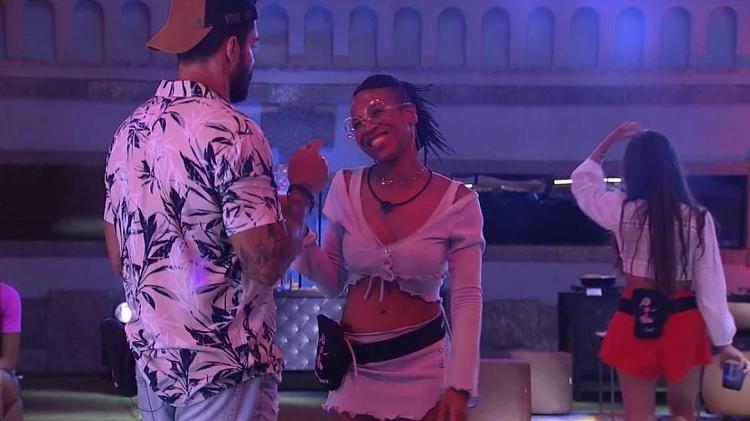 BBB 21: Karol e Arcrebiano durante primeira festa do líder - Reprodução/Globoplay - Reprodução/Globoplay