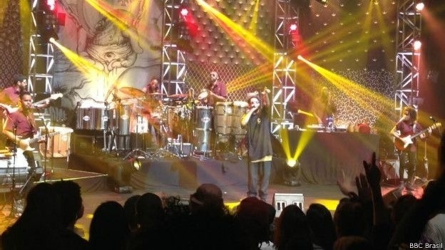 Show do Emcida no Sesc Pinheiros, em São Paulo - BBC Brasil