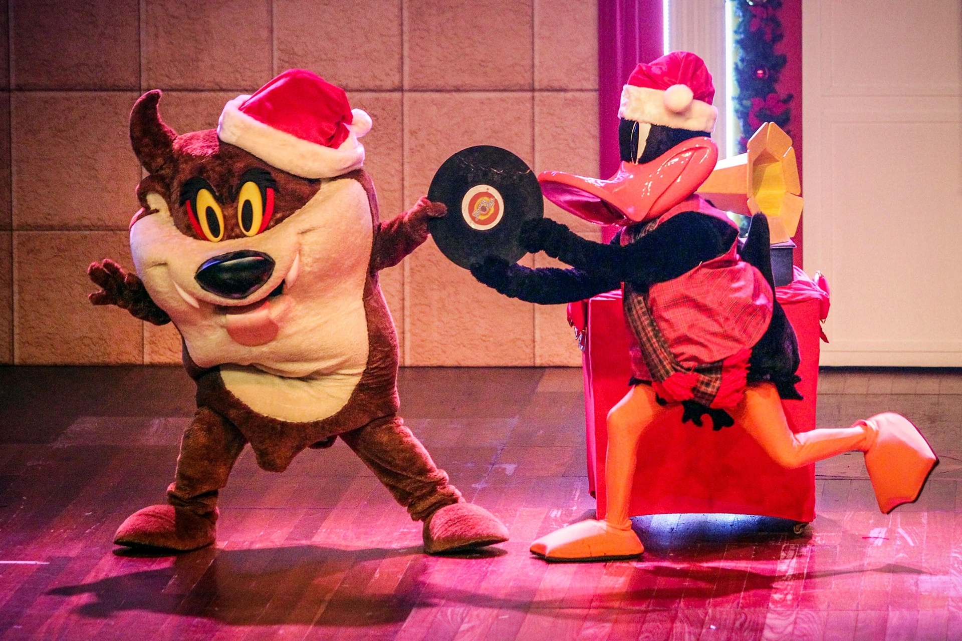 Pernalonga, Patolino, Piu-Piu, Frajola, Taz e Marvin fazem apresentações para os visitantes durante o dia. - Divulgação