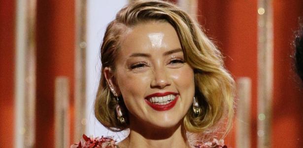 Amber Heard ficou com a testa "acesa" quando subiu ao palco do Globo de Ouro 2016 - Getty Images