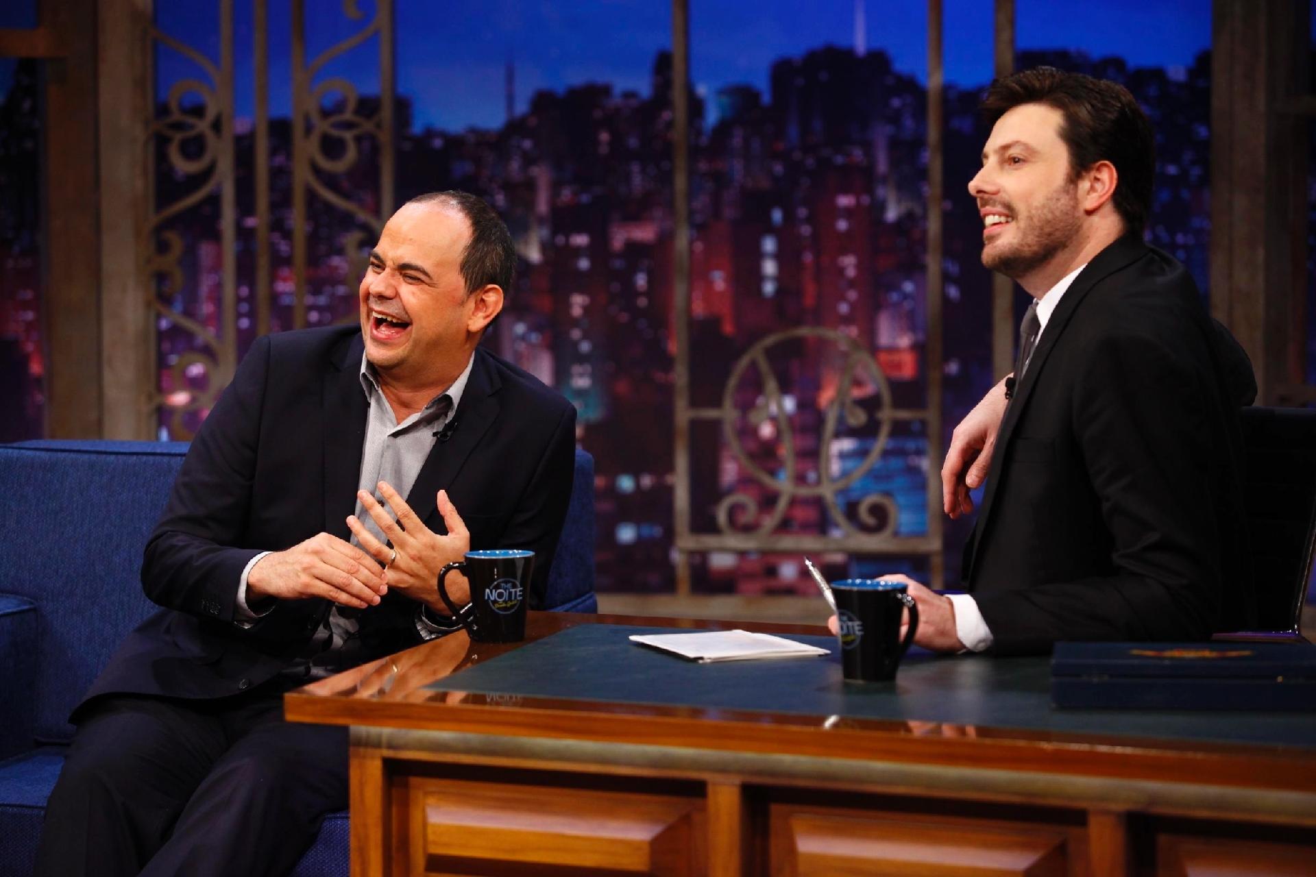 Sem a fantasia de Jô Suado, Márvio Lúcio, o Carioca, é entrevistado por Danilo Gentili no "The Noite". O programa vai ao ar nesta quinta-feira (9), no SBT - Gabriel Cardoso/SBT