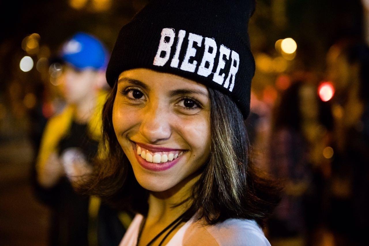 Fãs se reúnem na porta do Allianz Parque, em São Paulo, antes do show de Justin Bieber neste sábado. O artista fará nova apresentação no domingo - Mariana Pekin/UOL
