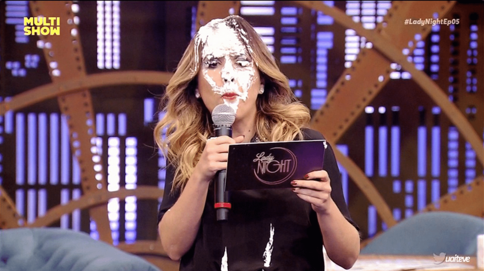 Tatá Werneck, Celso Potiolli e Maria Gadú trocaram tortadas durante uma divertida participação no talk show "Lady Night", no Multishow, nesta sexta-feira (14) - Reprodução/Multishow