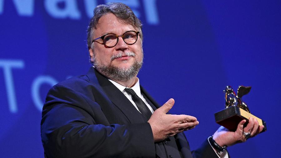 Guillermo del Toro recebe o Leão de Ouro por "The Shape of Water" no Festival de Veneza - Reuters