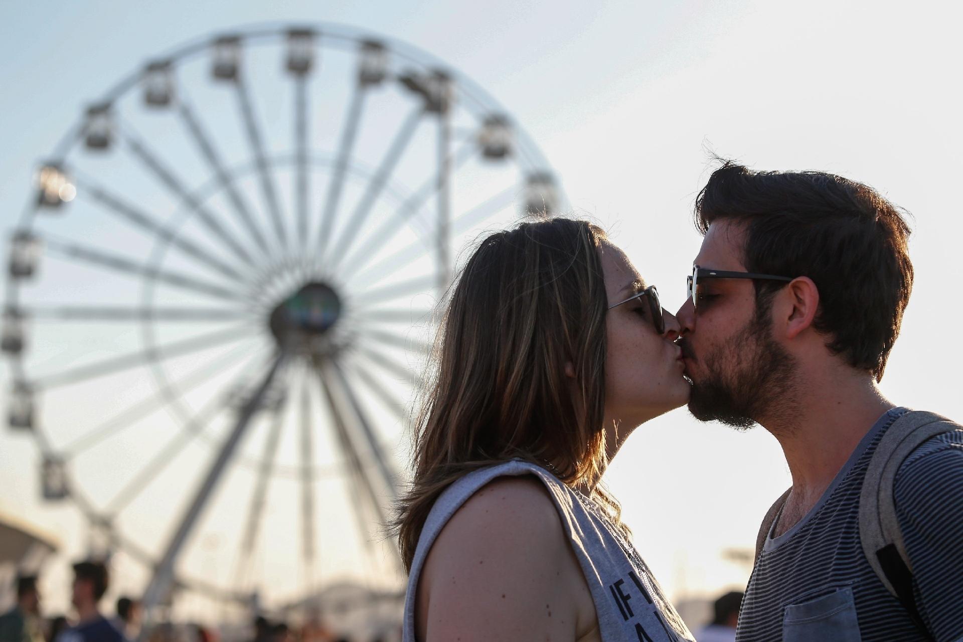 O clima esquenta entre casais apaixonados no Rock in Rio - Marcos Antonio Teixeira/UOL