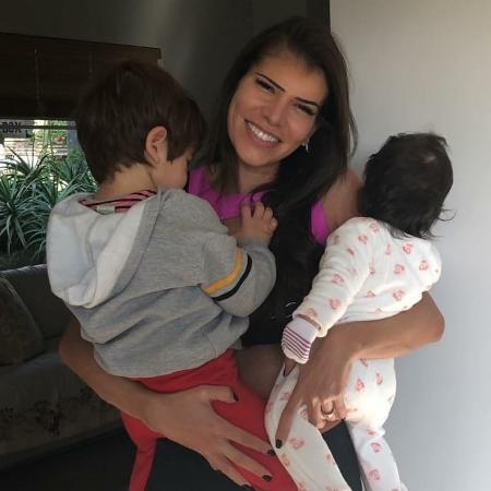 Adriana Sant'Anna se diverte ao manipular seu rosto em foto: "Acho que perdi a mão no Facetune na hora de diminuir minha testa!" - Reprodução/Instagram - Reprodução/Instagram