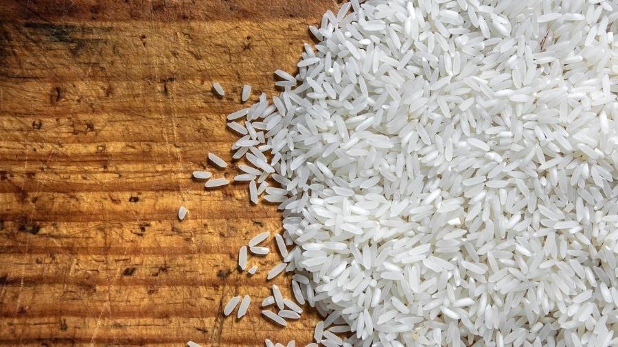 Pode, mas não precisa lavar: a indústria alimentícia prepara o arroz para o consumo imediato