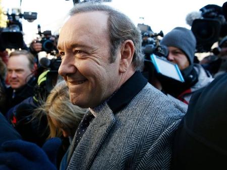 O ator Kevin Spacey chega à audiência judicial em Nantucket, nos EUA - Getty Images