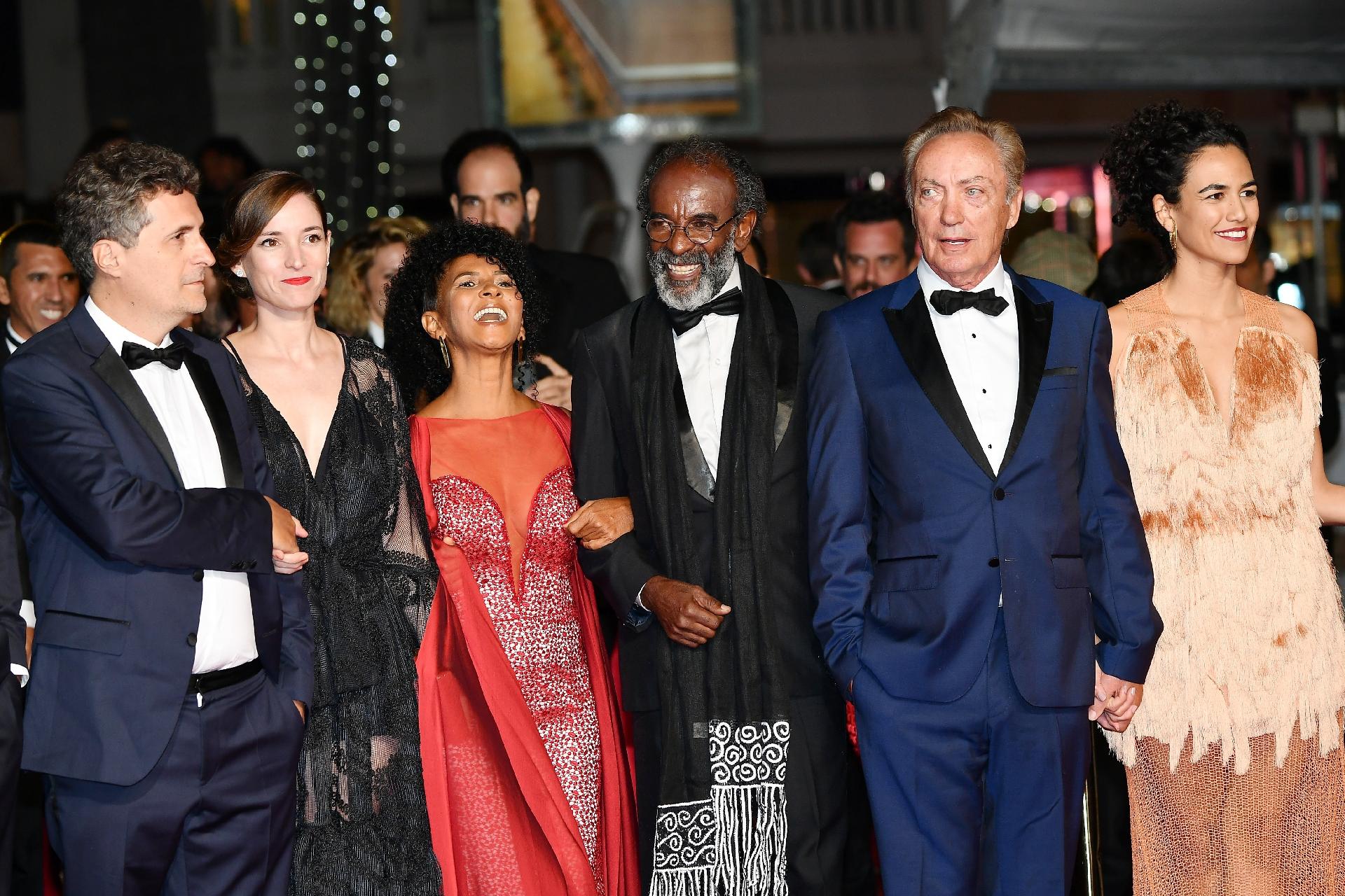 Pré-estreia de "Bacurau" em Cannes:  Kleber Mendonca Filho, Emilie Lesclaux, Danny Barbosa, Wilson Rabelo, Udo Kier and Barbara Colen - Dominique Charriau/WireImage