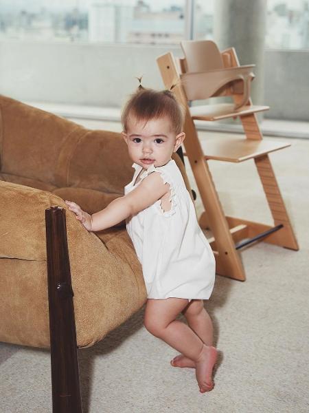 Zoe, filha de Sabrina Sato e Duda Nagle, faz pose - Reprodução/Instagram