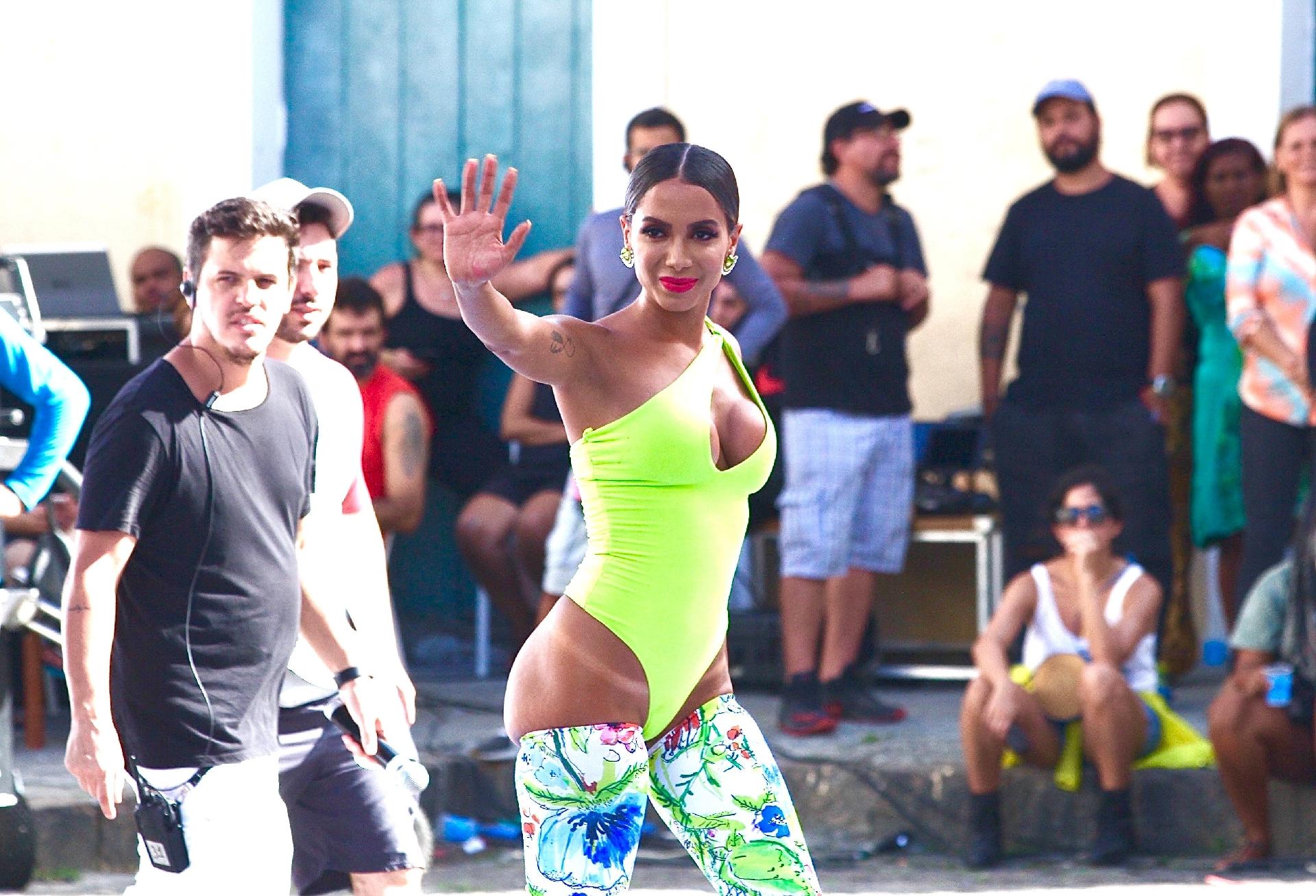 Fotos Veja As Fotos De Anitta Durante Gravação Do Clipe De Me Gusta Em Salvador 13022020