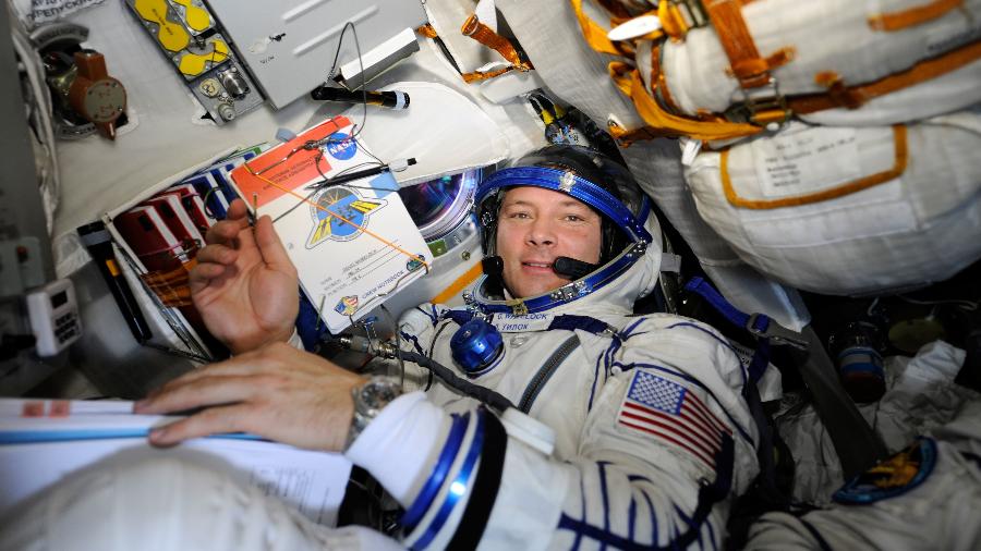 Doug Wheelock durante missão espacial em 2010 - NASA/Victor Zelentsov