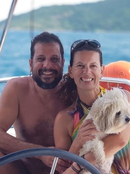 Fernando Mendes e Paula Lamberti, que moram no veleiro Strega - Arquivo pessoal