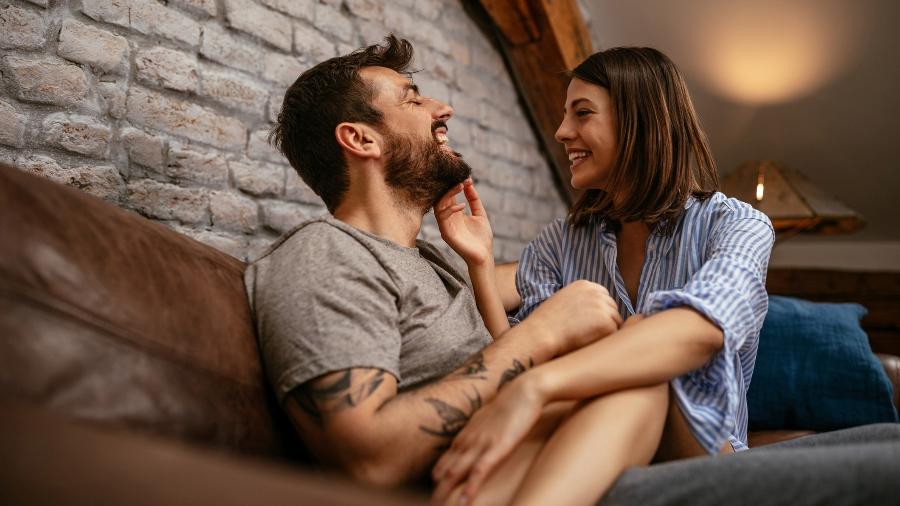 Expressar amor e carinho é uma maneira simples de demonstrar o valor da outra pessoa - bernardbodo/Getty Images/iStockphoto