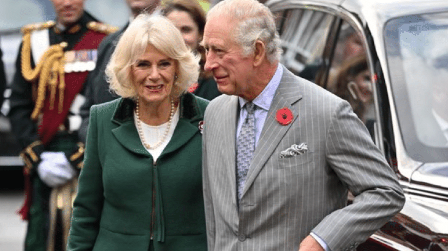 Rei Charles 3º e rainha consorte Camilla em caminhada em Yorkshire - Tim Rooke/REX/Shutterstock