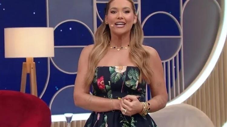 Virginia apresenta o Sabadou com Virginia no SBT Virginia apresenta o Sabadou com Virginia no SBT