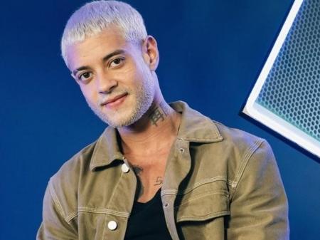 Nick Cruz volta a trabalhar como pedreiro - Reprodução/Globo