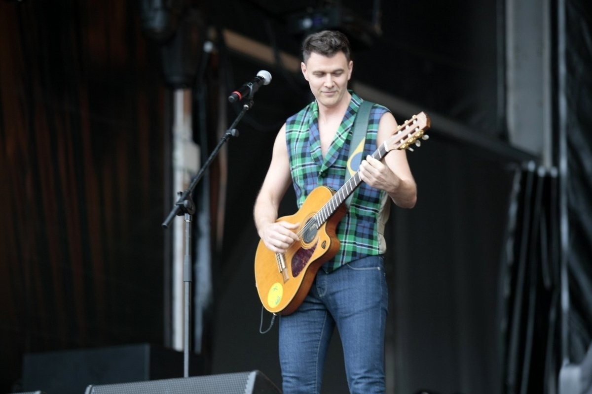 26.set.2015 - Supla junto com seu irmão João formam o Brothers of Brazil, que abre o palco Sunset durante o sexto dia do festival Rock in Rio 2015. - Johnson Parraguez/Foto Rio News