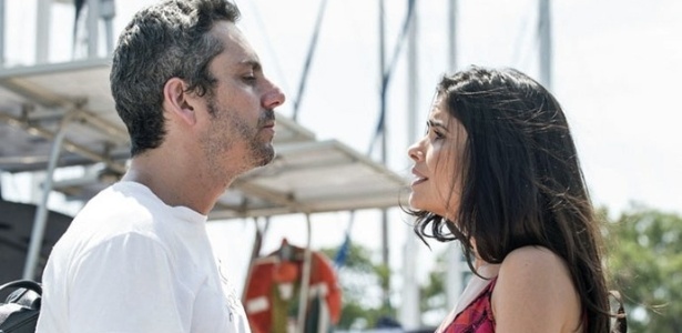 Romero (Alexandre Nero) pede Tóia (Vanessa Giácomo) em casamento, mas leva fora - Reprodução/"A Regra do Jogo"/GShow