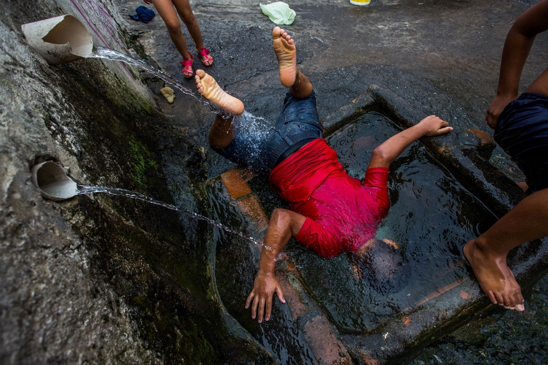 De 19 de janeiro a 21 de fevereiro, a exposição FotoRetrospectiva 2015 traz 80 fotos que relembram acontecimentos de 2015 como protestos, crise hídrica,  desastre ambiental de Mariana (MG), jogos Pan-Americanos, despedia da modelo Gisele Bündchen das passarelas, entre outros. Na imagem acima, crise da água. A mostra será realizada no Shopping Ibirapuera, com visitação gratuita. Onde: Av. Ibirapuera, 3.103, Moema, São Paulo - Apu Gomes