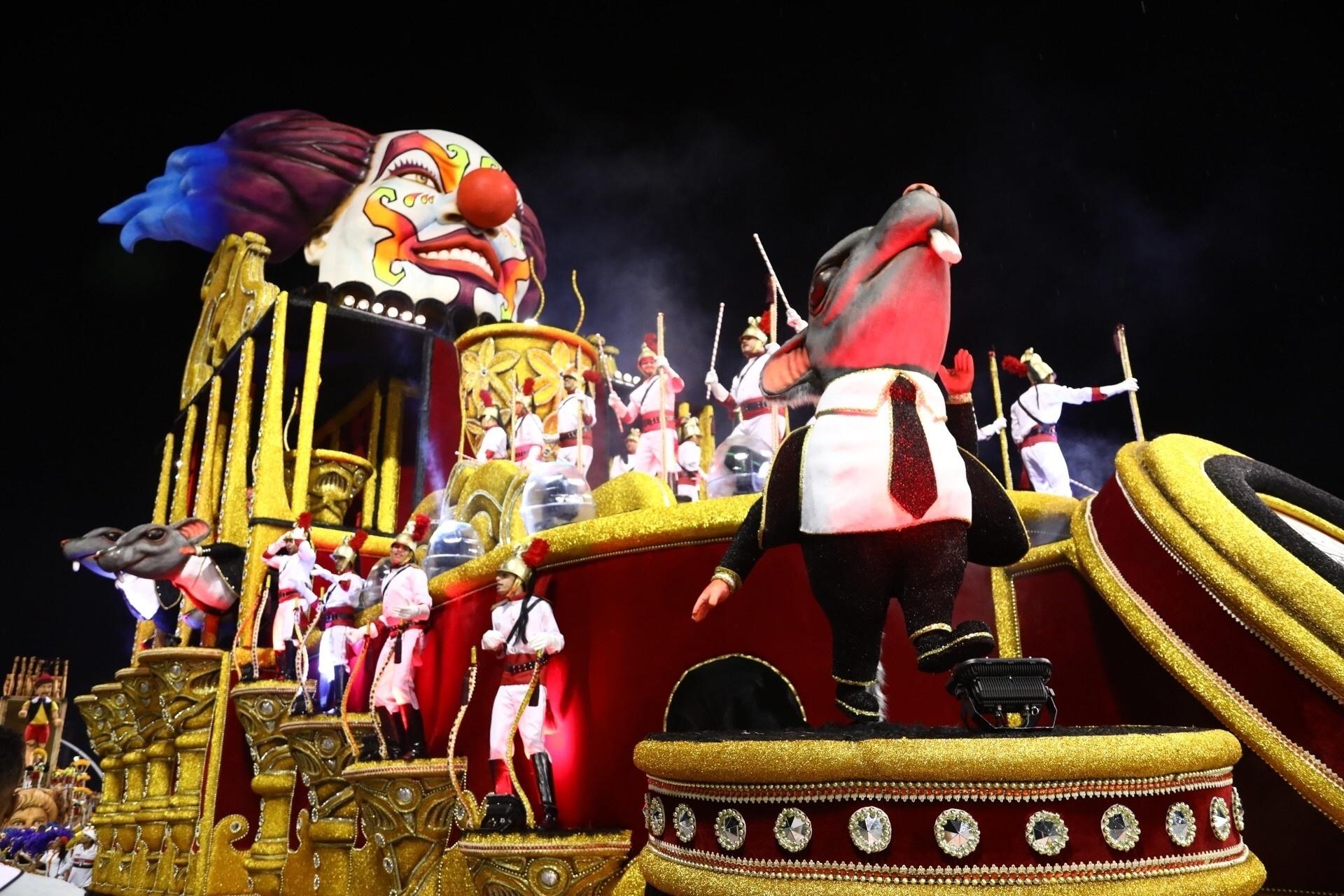 03.mar.2017 - Independente Tricolor no desfile das campeãs do Carnaval 2017, no Anhembi - Simon Plestenjak/UOL