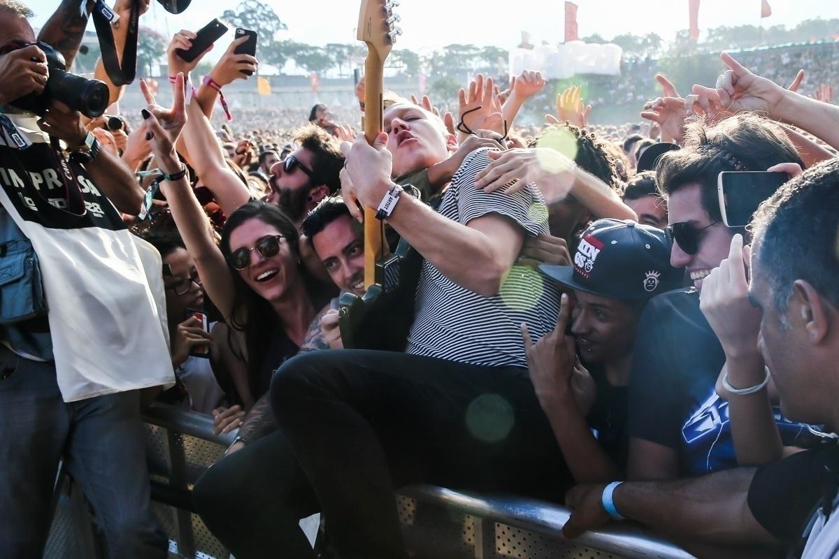 O guitarrista Brad Shultz durante show do Cage The Elephant no Lollapalooza Brasil 2017, no Autódromo de Interlagos de São Paulo - Manuela Scarpa/Brazil News