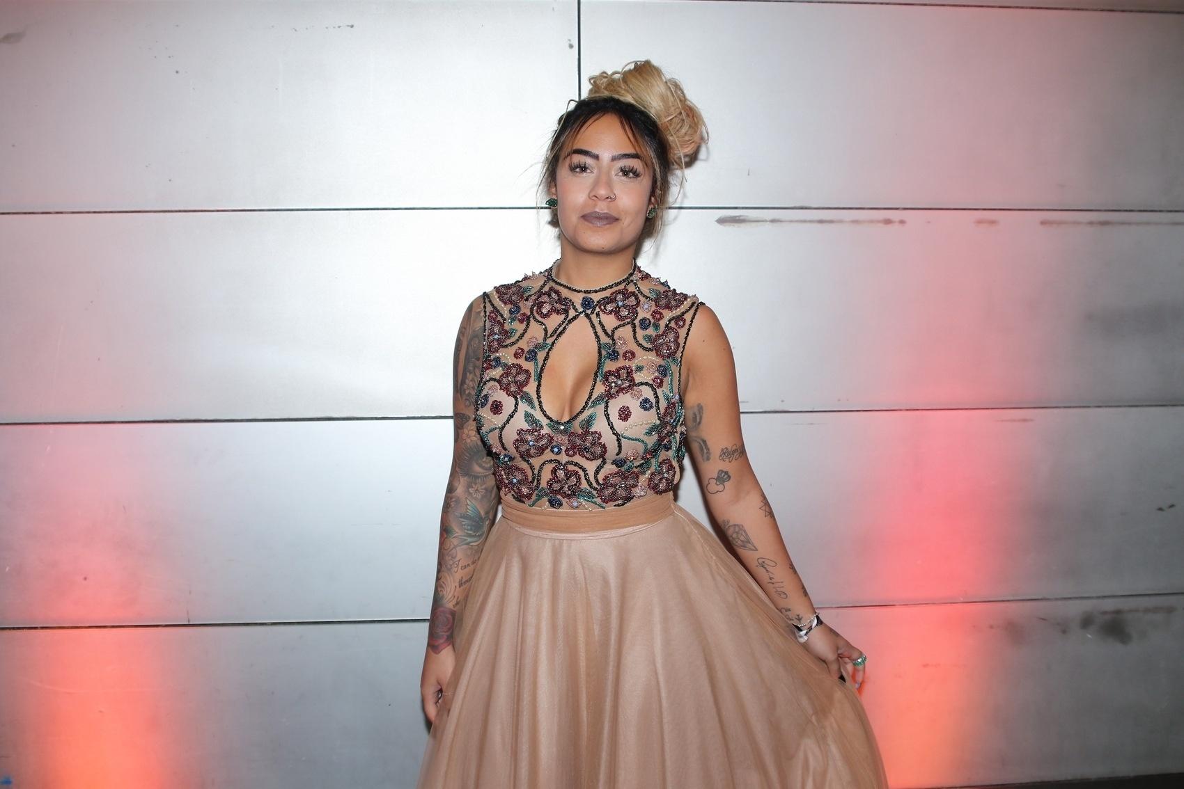 Rafaella Santos, irmã do jogador de futebol Neymar, posa ao chegar no jantar beneficente promovido pelo instituto Neymar - Thiago Duran/AgNews