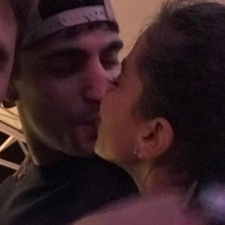 Anitta e Thiago Magalhães foram flagarados aos beijos em junho - Reprodução/Instagram/euleodias