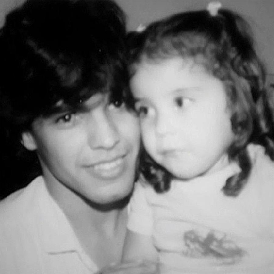 Em 2013, Wanessa aproveitou o aniversário do pai para fazer uma homenagem nas redes sociais. Ela publicou uma foto em que ela ainda era criança e escreveu: "Te amo! Feliz aniversário! Ah, e que você continue nos irritando com sua cútis de 20 aninhos rsrsrs!", brincou a cantora - Reprodução/Instagram