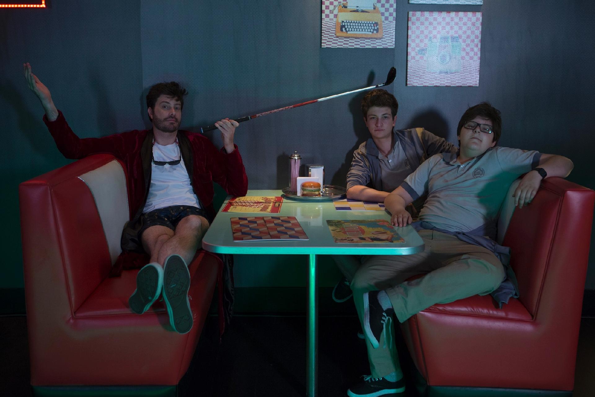 Danilo Gentili com Daniel Pimentel e Bruno Munhoz, protagonistas do filme "Como Se Tornar o Pior Aluno da Escola" - Divulgação