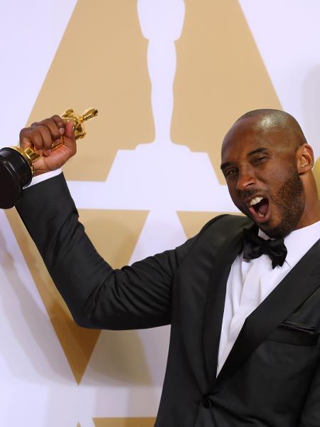 Kobe Bryant comemora a vitória no Oscar - REUTERS/Mike Blake - REUTERS/Mike Blake