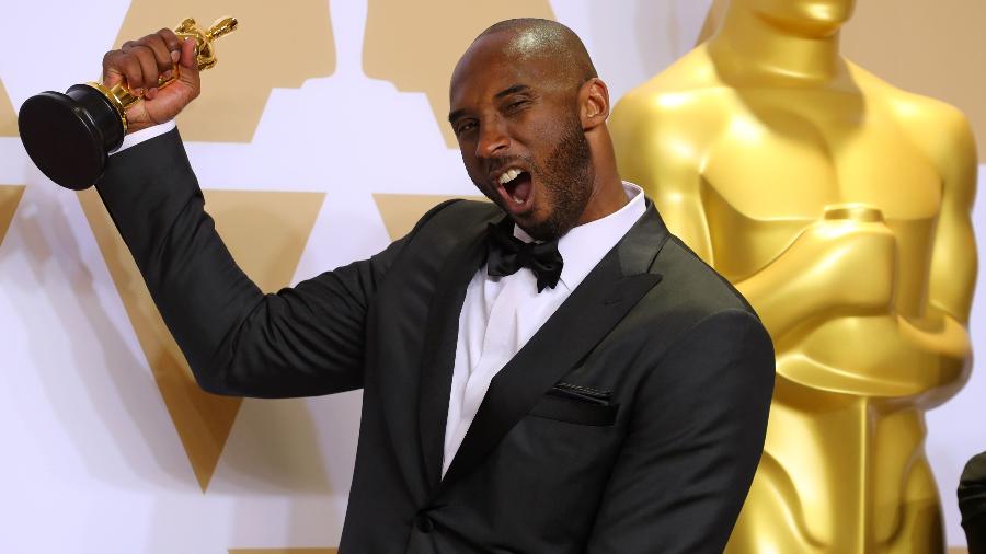 Kobe Bryant comemora a vitória no Oscar - REUTERS/Mike Blake 