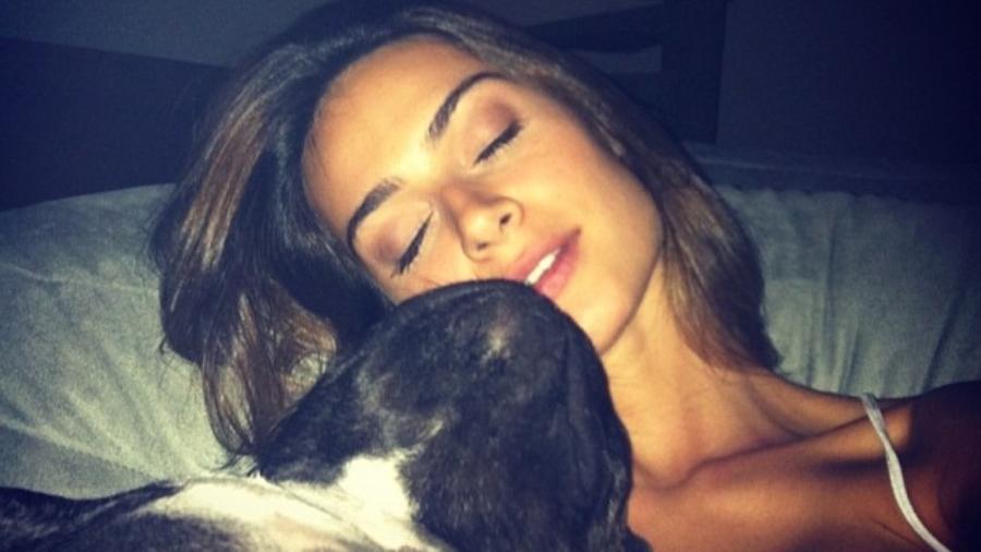 Thaila Ayala e seu cachorrinho - Reprodução/Instagram