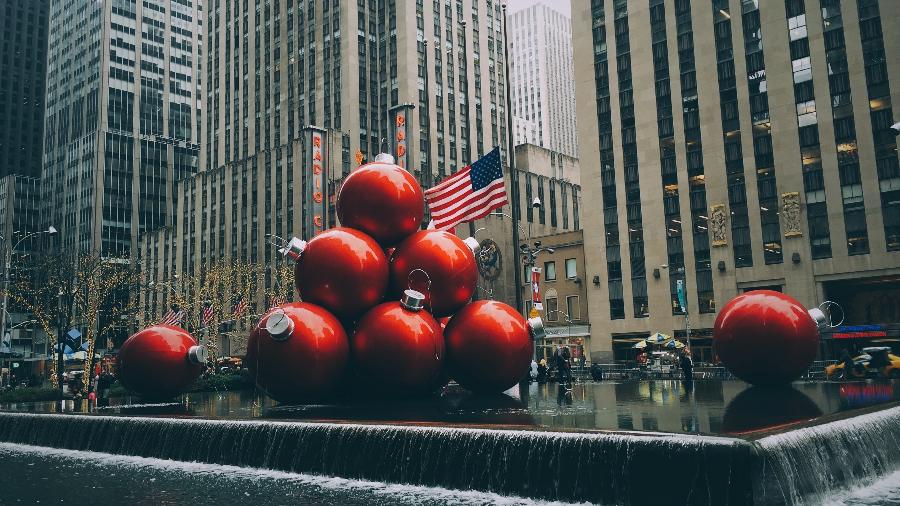 Nova York fica toda enfeitada à espera do Natal - Jon Tyson/Unsplash