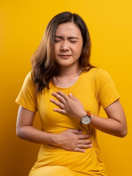Angina: o que causa a dor no peito e pode ser sinal de problema no ...