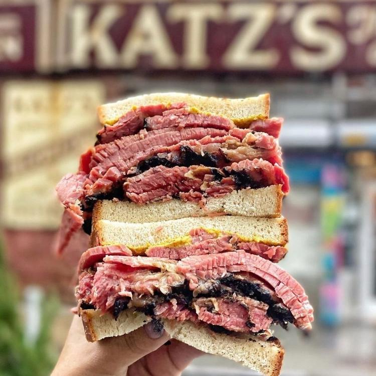 Sanduíche (exagerado) do Katz's Sanduíche (exagerado) do Katz's