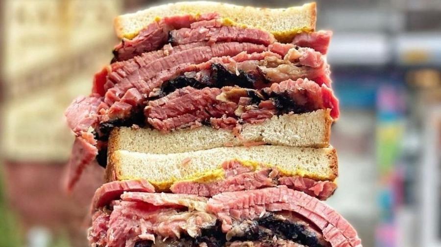 Sanduíche de pastrami do Katz's, em Nova York: paguei caro, comi muito... e não volto nunca mais Sanduíche de pastrami do Katz's, em Nova York: paguei caro, comi muito... e não volto nunca mais