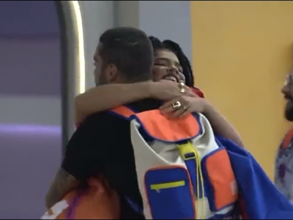 'Teu nome vazou, hein?', brinca Maria com Pedro Scooby no programa ao vivo