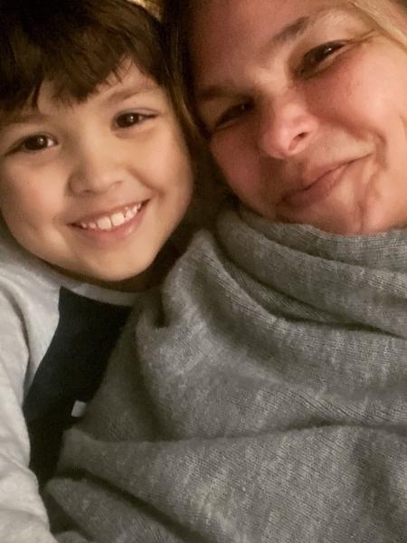 A atriz Cristiana Oliveira com o neto, Miguel, em foto publicada no Instagram - Reprodução/Instagram